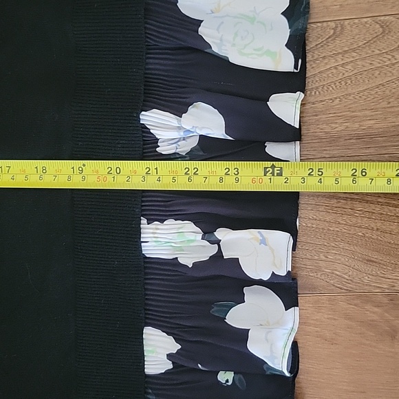 Club Monaco Black Wool Long Sleeve Sweater Split Back Layered Floral Large - Picture 9 of 9